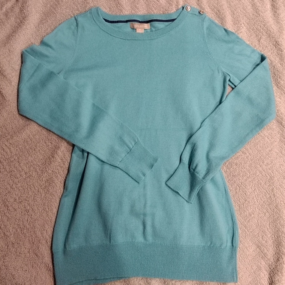 Banana Republic light blue sweater, size M
